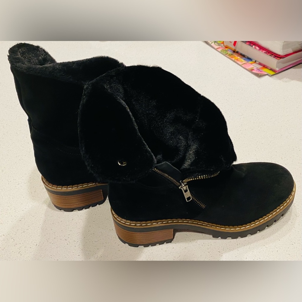 New. Women’s Bertuchi Black Leather Boots with Fur.